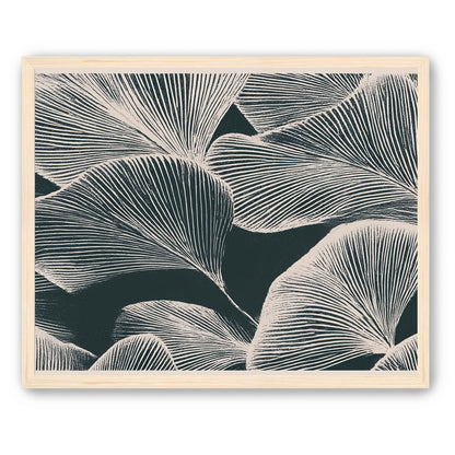 Pale veins on dark leaves