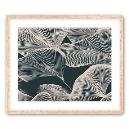 Pale veins on dark leaves