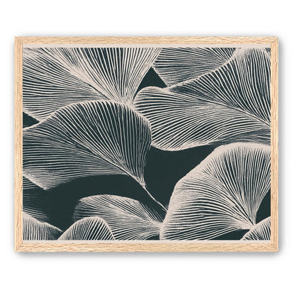 Pale veins on dark leaves