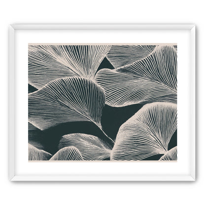 Pale veins on dark leaves
