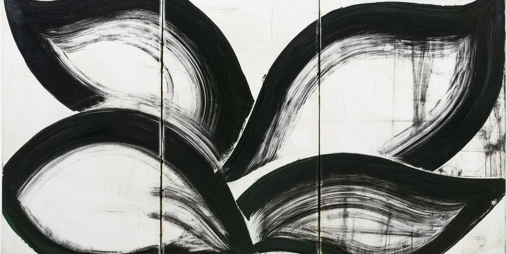 Black arcs across white panels